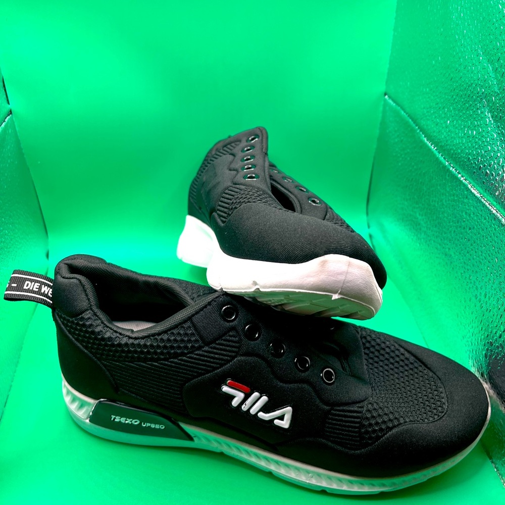 Light Fila walking shoe